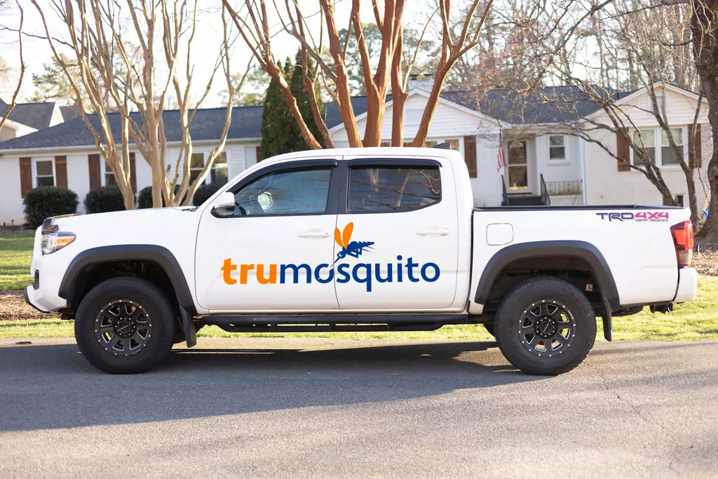 white trumosquito truck